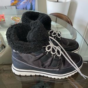 Sorel snow sneakers size 7